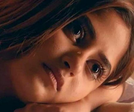 مجھے ایسا نہیں بننا کہ۔میرا وجود کسی کی آنکھ میں نمی لائے۔میری باتیں کسی کے لئیے ازیت بنیں۔مجھے یہ چاہ بھی نہیں ہے کہ میں لوگوں کے لبوں پر واہ کی طرح سچ جاوں۔نہ آہ بننا نہ واہ بننا پسند ہے مجھے۔کیونکہ کسی کی آہ سے میری دنیا دنیا آخرت تباہ ہوسکتی ہے۔اور کسی کی واہ کا نشاہ تکبر میں ڈبو سکتا ہے مجھے۔💯💯💯💯🤲😥😥💔