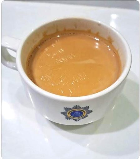 بلا جواز بھی ہم مانگ لیتے ہیں
یہ چائے ہے جناب خون تھوڑی ہے