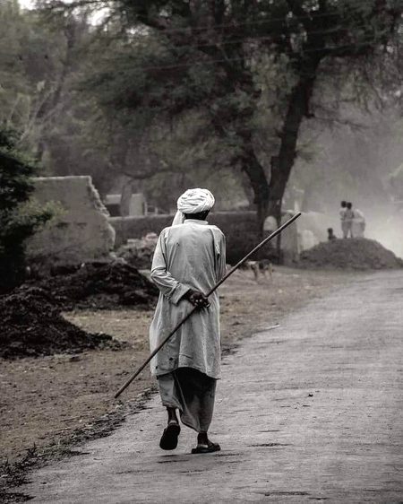 ہر بار ٹال دیتی ہے یہ کہہ کے زندگی
بس تھوڑا انتظار ،یہی دن خراب ہیں
🖤🙂