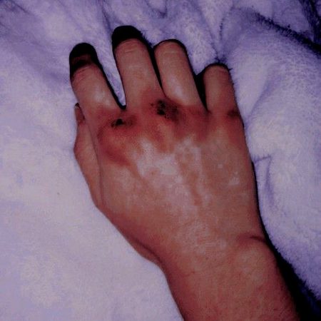 لگی ہے ______بددعا گلابوں کی
جن کو توڑا تھا میں نے تیرے لیے
🔥🥀