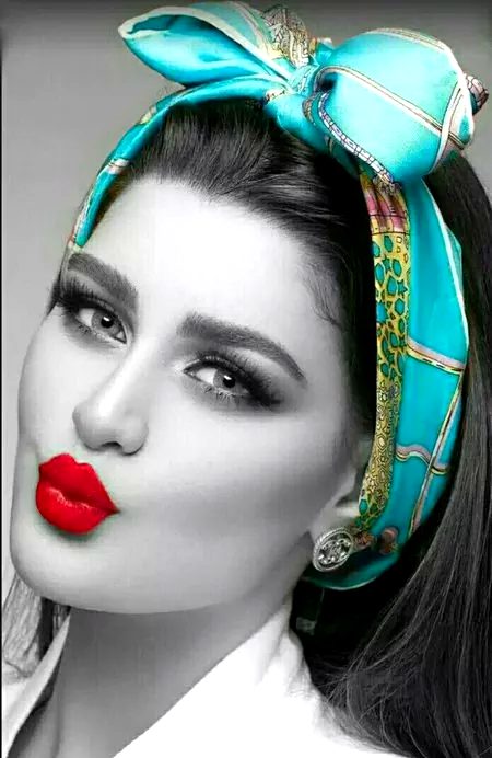 غزال شخص ! تم اتراٶ حق بھی بنتا ہے تمہاری آنکھوں کا صدقہ ہرن اتارتے ہیں