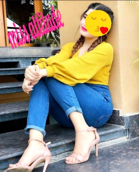 ہم نے ہاتھ پھیلا کر صرف عشق مانگا تھا..‼️❤️
آپ نے تو ہاتھ__چوم__کر جان نکال دی...‼️
Khushi💔💔