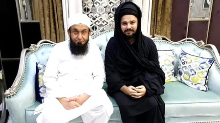 Sehr011786
Syed mehrban shams with Tariq jameel sahab 😊
