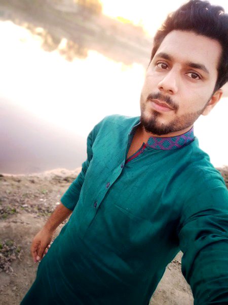 ﮐﻮﺋﯽ ﺑﮭﯽ ﮨﻤﺎﺭﺍ ﻣﻨﺘﻈﺮ ﻧﮩﯿﮟ ﮨﻮﺗﺎ
ﮨﻢ ﺧﻮﺩ ﮐﻮ ﺑﮯ ﻭﻗﻮﻑ ﺑﻨﺎﺗﮯ ﮨﯿﮟ ﺑﺲ !