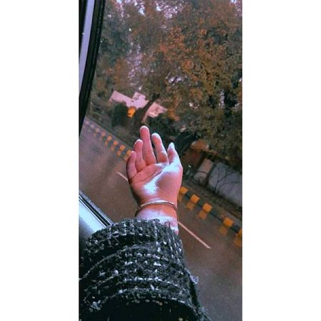 میں بس اتنا چاہتی ہوں.....
جب میرے بعد میرا ذکر ہو تو بس اتنا کہا جائے
ہاں !!...
وہ ایک اچھی لڑکی تھی -“🌚🥀