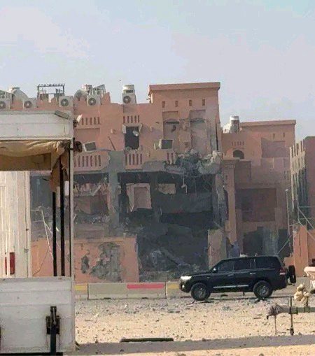 دوحا،قطر میں جاری حم اس کے مذاکراتی ٹیم کے اجلاس پر ازرائیلی حملوں اور لیڈرشپ کی شہادت کی اطلاعات۔
امریکہ،ازرائیل مشترکہ آپریشن تھا،امریکہ نے مذاکرات کے بہانے حم اس لیڈرشپ کو اکٹھا کیا ،ازرائیل  نے اس مذاکراتی ٹیم پر جیٹ جھازوں سے حملہ کیا عالم اسلام کے حکمرانوں/جرنیلوں کو اس مجرمانہ خاموشی کا حساب دینا ہوگا۔💔💔💔🇶🇦🇶🇦🇶🇦🇵🇰🇵🇰🇵🇰💔💔💔