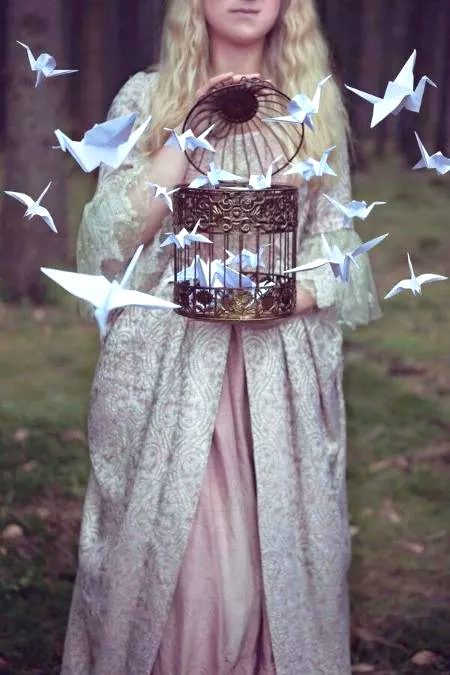 آزاد کر دیا اُن کو بھی میں نے 
 ٠٠٠٠جن پرندوں میں جان تھی میری