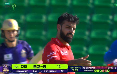 شاداب خان کو PSL میں دیکھو تو لگتا ہے دنیا کا خطرناک ترین آل راؤنڈر یہی ہے…
اور پاکستان ٹیم میں دیکھو تو لگتا ہے بس نام ہی کافی ہے۔ 😶لیگ میں 3 اوور 17 رنز 3 وکٹیں…
اور جب پاکستان کے لیے باؤلنگ کرنی ہو تو
نہ وہی اٹیک، نہ وہی باڈی لینگویج، نہ وہی آگ۔
یہی پرفارمنس اگر پاکستان کے لیے بھی آ جائے
تو آدھی تنقید خود ہی ختم ہو جائے…
مگر مسئلہ یہی ہے کہ ہیرو صرف لیگوں میں بنتے ہیں، ملک کے لیے نہیں۔ 🇵🇰
پی ایس ایل میں شیر… پاکستان میں پریشر!