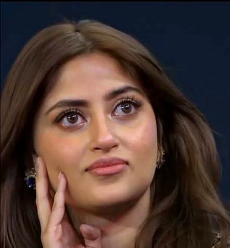 ھاۓۓ میں نے دیکھا ہے بہت غور سے خود کو..
میرے چہرے پہ میری آنکھیں کمال کرتی ہیں💔Unzii🥀