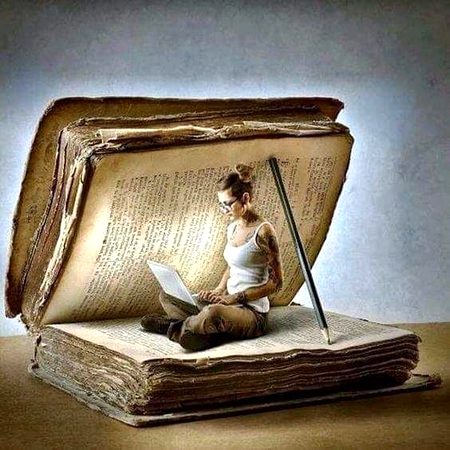 ﺳﻨﺘﮯ ﺳﻨﺘﮯ ﺍﺳﮯ ! ﭘﮍﮬﻨﮯ ﮐﯽ ﻟﮕﻦ ﻟﮓ ﺟﺎﺋﮯ
ﺗﻮﻧﮯ ﺩﯾﮑﮭﺎ ﮨﮯ ﮐﮩﯿﮟ ﺍﯾﺴﺎ ! ﮐﺘﺎﺑﯽ ﻟﮩﺠﮧ