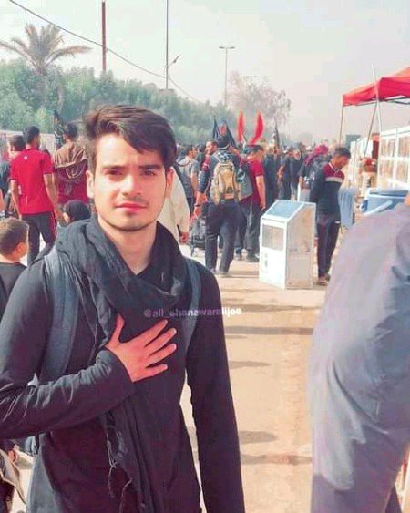 تم سے مل کر لگا ہے پتہ ہمیں 
جان ہوتی ہے وارنے کے لیے