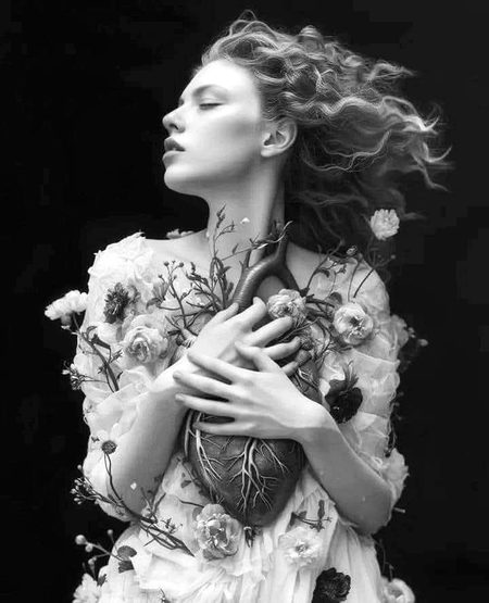 آج بھی نقش ہیں دل پر تری آہٹ کے نشاں 
ہم نے اس راہ سے اوروں کو گزرنے نہ دیا .
ربط جو تجھ سے بنایا سو بنائے رکھا .
تو ہی کیا تیرا تصور بھی بکھرنے نہ دیا💔Unzii🥀