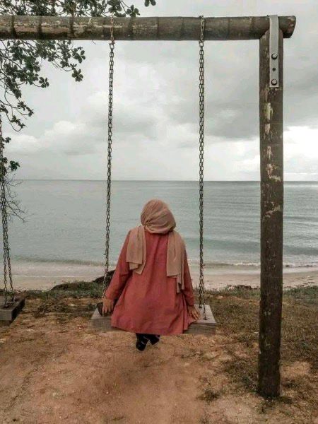 کیا وہ بھی پل صراط سے گزریں گے
جنہوں نے دنیا میں جہنم جھیلی ہوگی