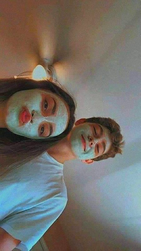 یہ جو میری مسکراہٹ کے رنگ ہیں 🌺🌹
وہ تیرے ہی سنگ ہے__ ❤😍✨ - H∆mzıı..  👑💯