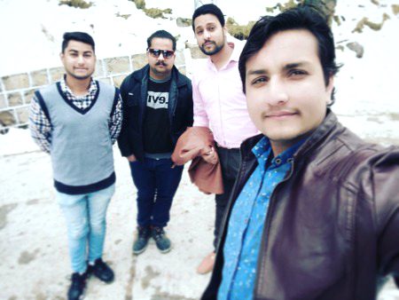 اندر کی جنگ ہمیشہ
باہر کی جوانی کھا جاتی ہے