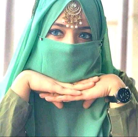 Achy dost ki tAlash hy lakin koi bhi seriously bat nahn kerta