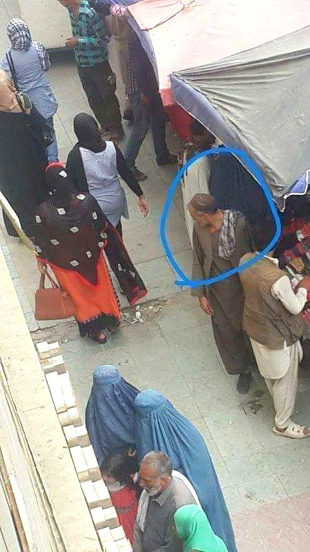 کیا لڑکیوں کو ایسے کپڑے پہنے چاہے؟ 🙄
جو ہر کسی کو دکھنے پر مجبور کرے۔۔۔۔؟؟🤔
آپکی کیا رائے ہے؟؟؟؟ ☹️