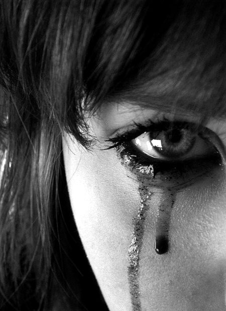 چُھپاتی ہے لوگوں سے ایسے
محبت میری عیب ہو جیسے