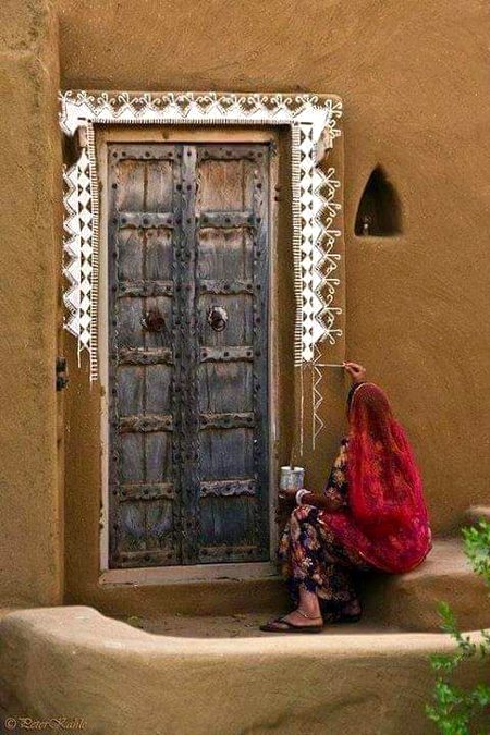 اُس نے وعدہ کیا ہے آنے کا 
رنگ دیکھو غریب خانے کا