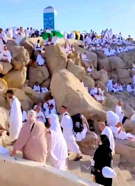 🕋🕋لَبَّيْكَ اللَّهُمَّ لَبَّيْكَ ، لَبَّيْكَ لاَ شَرِيكَ لَكَ لَبَّيْكَاَللّٰہُ اَکْبَرُ اَللّٰہُ اَکْبَرُ لَا اِلَہَ اِلَّا للّٰہُ وَاللّٰہُ اَکْبَرُ اَللّٰہُ اَکْبَرُ وَلِلّٰہِ الْحَمْد•اَللّٰہُ اَکْبَرُ کَبِیراً وَالْحَمْدُ لِلّٰہِ کَثِیْراً وَّ سُبْحَانَ اللّٰہِ بُکْرَۃً وَّاَصِیْلاً.!!
یاربی 🕋🕋