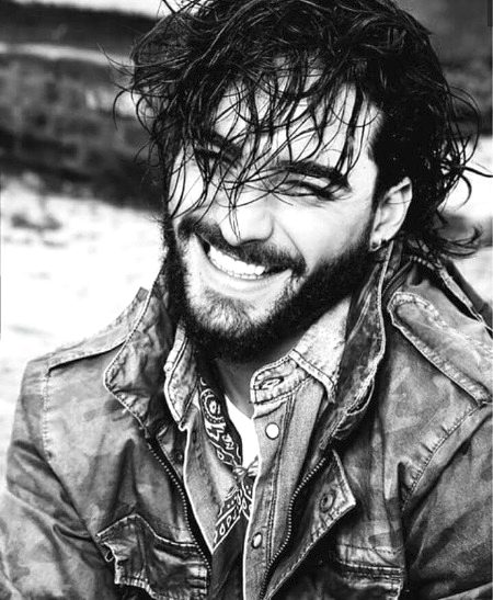 -" Har guzarTa din apKo arraNge marriage k nazdeek ly kr ja rha hai -🙂