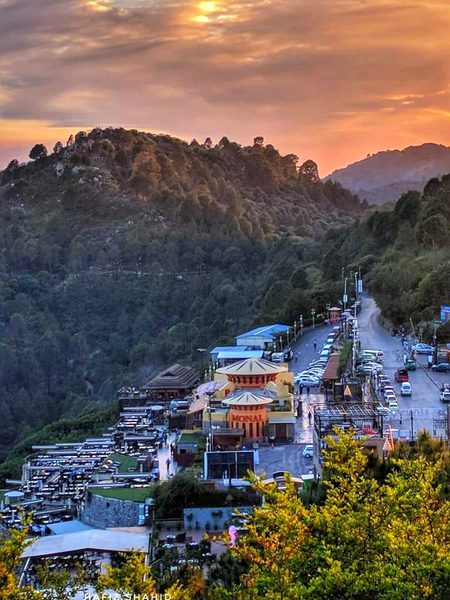 مونال ریسٹورنٹ، مارگلہ ہلز، اسلام آباد 🌿🌅
The stunning Monal of Margalla Hills at golden hour 💕