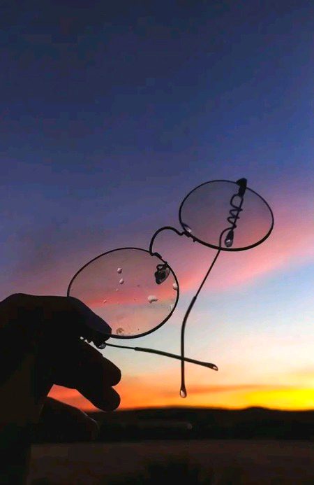 خوشی اتنی بھی نہیں منانی چاہیے کہ بدنظروں کی نظر ہی لگ جاۓ۔۔۔!🍂
بقلم:- کنزارائٹس