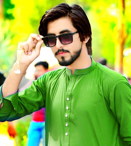 آوروں کا سا خیال نا رکھ زہن میں چاند۔
🙏
ہو سکتا ہے وہ تیرے لیے بدعا کر رہا ہو۔