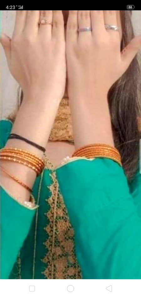 نہیں کرتے شریک تیرے خیال میں بھی کسی کو.
ہم تو تیرے.خیال کا بھی خیال رکھتے ہیں🔥 Mahii 💔