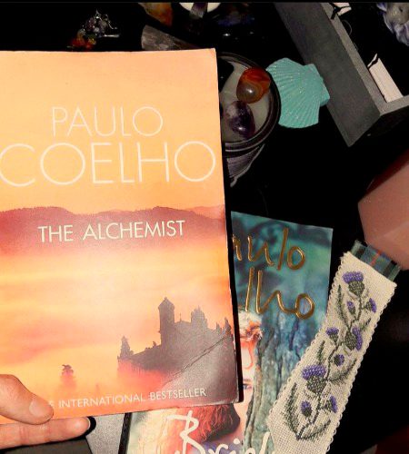 A masterpiece for bibliophiles
Must read