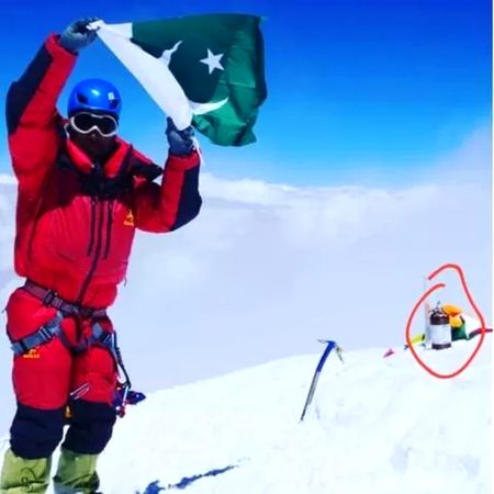 2018 ke mokey pr li gai tsweer .srbaaz khan mount k2 sr krte huy
