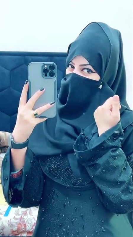 بسا رکھا ہے دل کی گہرائیوں میں تم کو🥀
جہاں سے صرف دھڑکنیں نکل سکتی ہیں تم نہیں🔥Mahii 💔