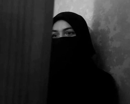 "الله تمہیں ایسے نابینا سے محفوظ رکھے جو دنیا دیکھ سکتا ہو 
مگر تمھاری آنکھوں کی بجھتی شمعیں اُسے دکھائ نہ دے"💚