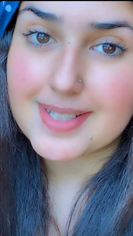 محبت سے مارو گے تو مر جاۓ گے 💔
ہم گاؤں کی لڑکیاں زیادہ سیانی نہیں ہوتی😋