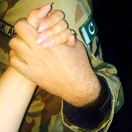 Nend ko shakwa he mri ankhon se mne AJ bhi nhi aane Dena use Tari yad Se ...