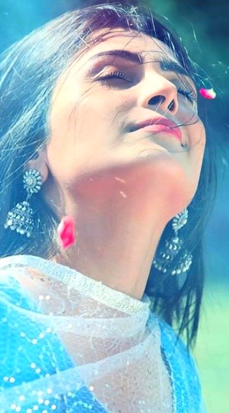 Every girl's dream end with "kash me larka hoti or rat me bahr jati"!!