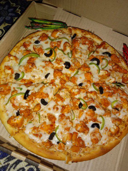 Pizza 😋 ayaaa muft me AP logo key lye ☺️