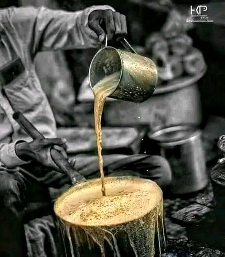 ", سبھی سسکیوں کی ہائے لایا ہوں ,"
 اہلِ غم بیٹھو  میں چاۓ  لایا  ہوں.۔!🖤