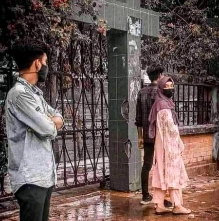 بہت مجبور آنکھیں تھیں،بہت بے ربط جملے تھے
ضرورت کو بیاں کرنے سے ایک خوددار قاصر تھا۔۔۔۔