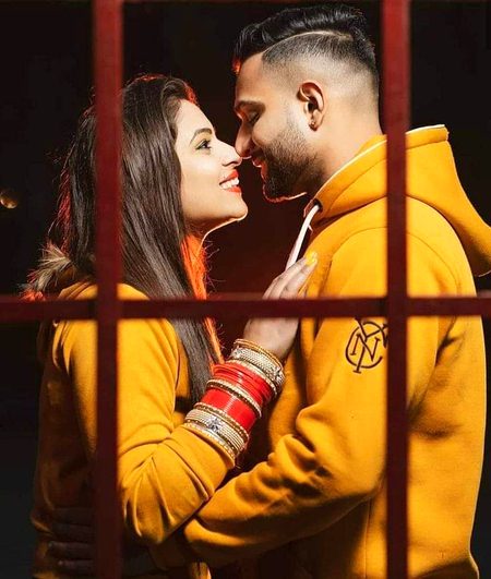 پر نور ترے حسن سے آغوش تصور
دوری میں بھی حاصل ہے ملاقات کا عالم 
PrincesS 😊