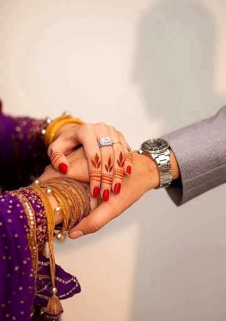 وہ ملے اگر تو اسے کہوں اے گلاب شخص 
کوئ تجھ سا کیا تیری خاک پا نہ ہو سکا..