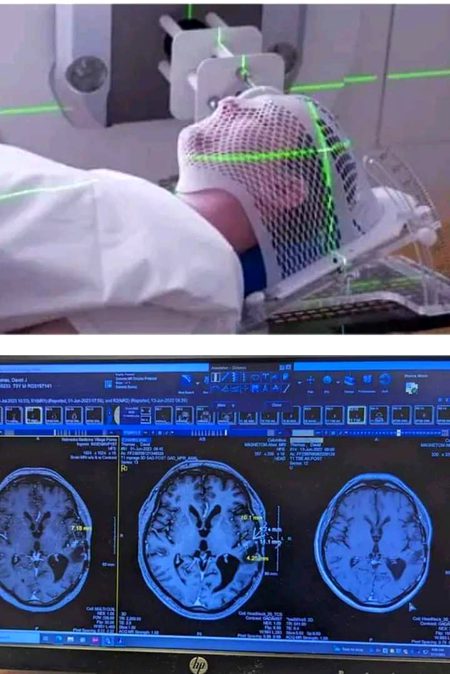 پہلی بار خود کو نفسیات کے وارڈ میں لیٹے دیکھ کر احساس ہوا کے تمہاری محبت مجھے کہاں لے آئی ہے۔۔!!🙂
_💔🖤