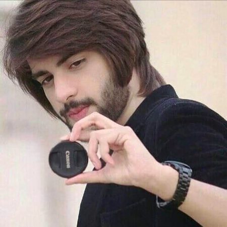 جن پتھروں کو عطا کی تھی ہم نے دھڑکنیں
انہیں جب زباں ملی ہم ہی پہ برس پڑے
#HURAIRA