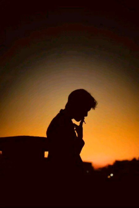 فطرت کے منافی ہے لہٰذا نہیں کرتا 🍂
میں بھرتے ہوئے زخموں کو تازہ نہیں کرتا🍁
دوزخ کے لیے کون ہے اور کون بہشتی 🍂
یہ فیصلہ رب کا ہے جنازہ نہیں کرتا🍁🍁🍁