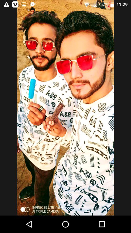 With My best friend🌹🌹Enjoy Karachi  Cvo.🌹🌷