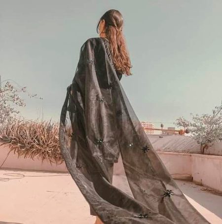 شوق یہ کہے کہ وہ آئیں رُوبرو کسی روز.💗
ادب کی یہ ضِد,حجاب لازم! حجاب لازم!🧕🏻✨