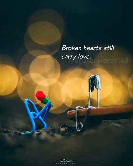 راکھ سے ابھی بھی اٹھتا نظر آتا هے دھواں
دل جلا هے آج الفاظ کے_ انگاروں پ.!!
💔💔💔