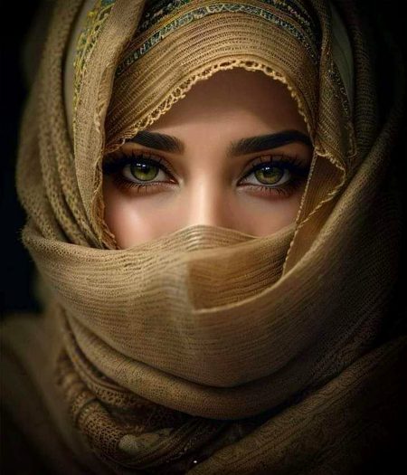 اور کیا عالمِ وارفتگی ہو
ہم غمِ دنیا سے گھبرائے ہوئے
جب بھی روتے ہیں تمہیں ڈھونڈتے ہیں