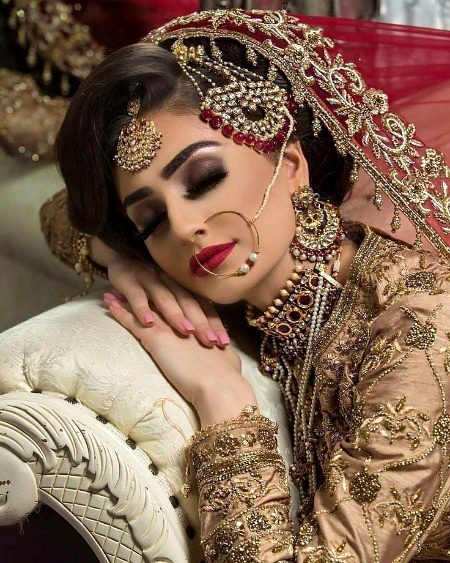 میں نے دیکھے ہوئے ہیں وہ لمحے جن میں خاموشی کلام کرتی ہے🥀🥀🥀