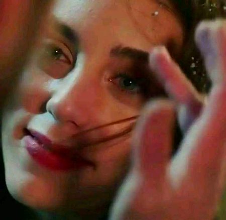 جب محبت کا یوسف ہجر کے کنویں میں گرتا ہے.
تو اس کے چاہنے والوں کی آنکھیں یعقوب ہو جایا کرتی ہیں🔥 Mahii 💔
